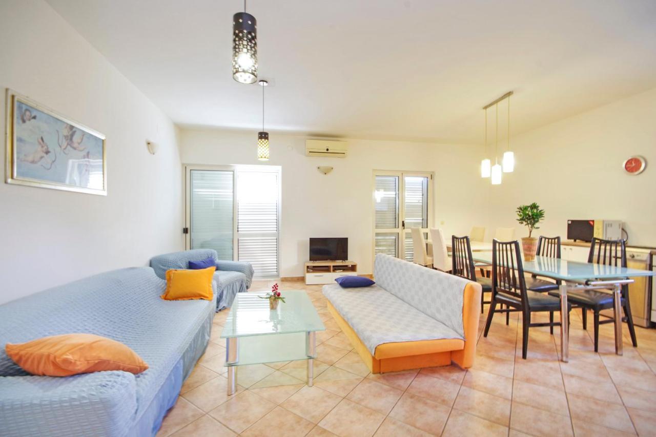 Apartment Apartments Makarska