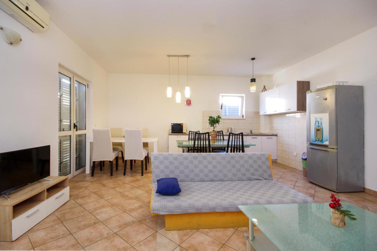 Apartments Makarska